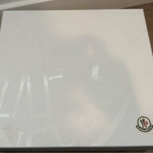 Moncler White Logo Box with Embossed Crest

2 dust bags
authenticity card